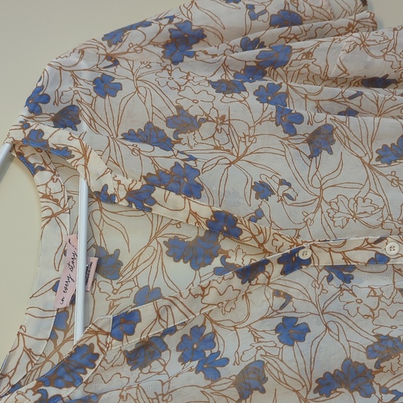 Women's Floral High-Low Blouse - Picture 4 of 5